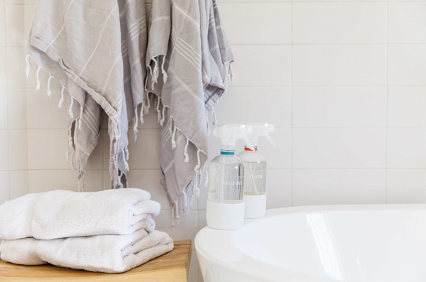 11 Safe & Effective Natural Bathroom Cleaning Essentials